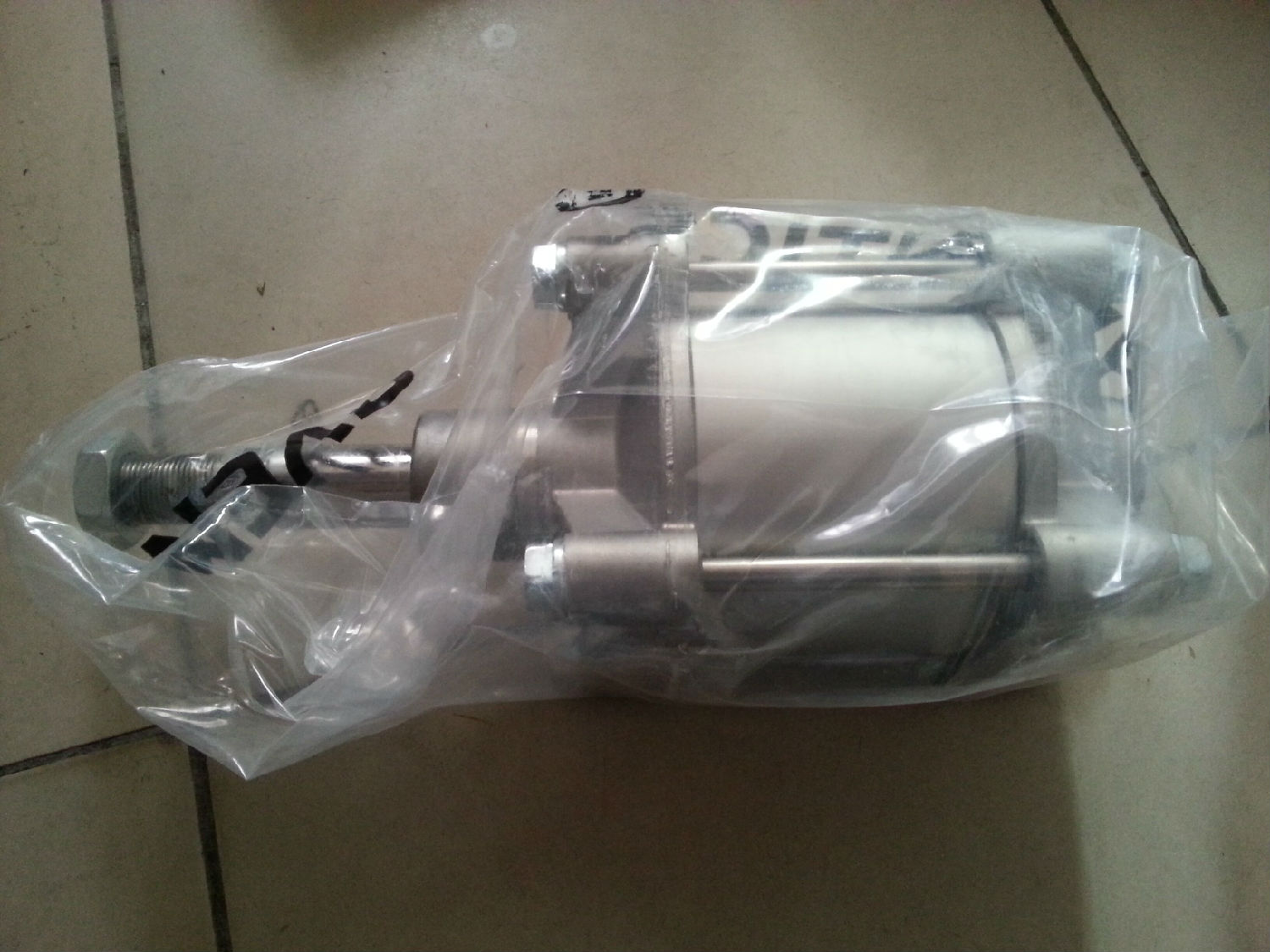 珠?？蛻粲嗁彽膔exroth氣缸今日到貨！