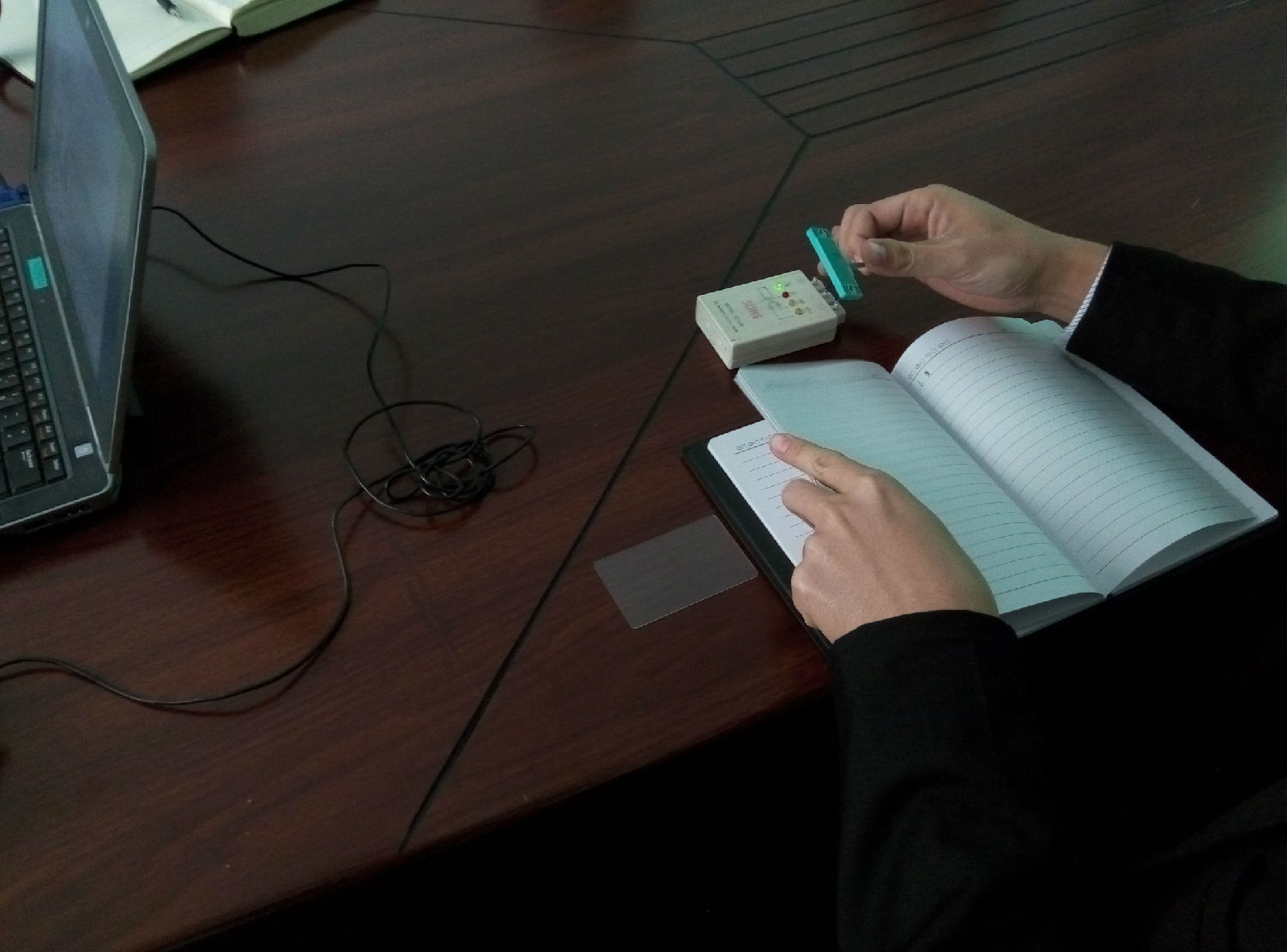 正在用倍加福接近開(kāi)關(guān)做現(xiàn)場(chǎng)測(cè)試