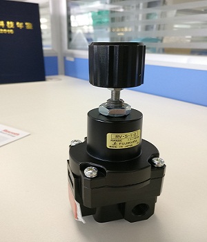 自力可調(diào)式減壓閥構(gòu)造參數(shù)，來(lái)控制閥門的開度